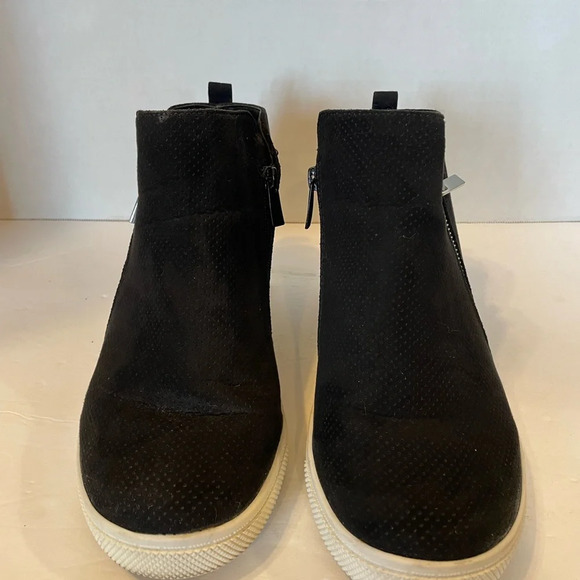 Torrid Black Wedge Lift Sneakers Booties Size 10 W - Picture 1 of 9